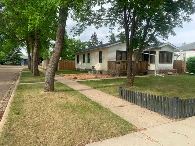 Charming 4-Bedroom, 2-Bath House For Rent In Camrose