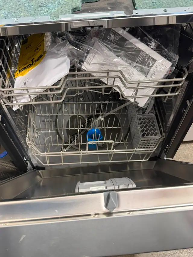 Dishwasher  Midea 24' Front-Control with Interior Light