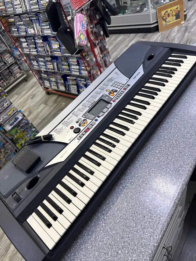 Yamaha PSR-GX76 Keyboard With FootSwitch