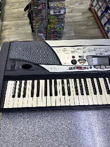 Yamaha PSR-GX76 Keyboard With FootSwitch - Photo 2