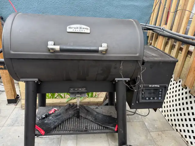 Broil King Crown Pellet Smoker