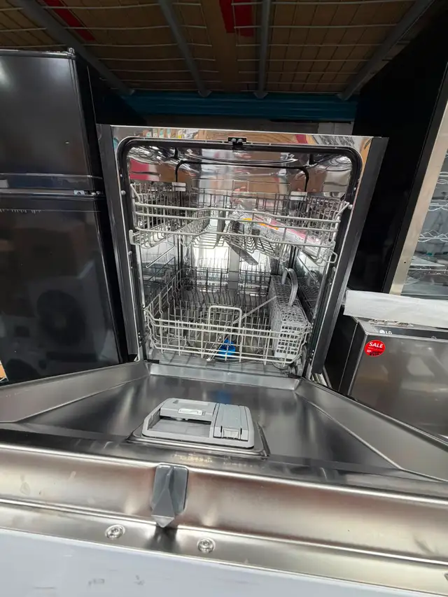 Dishwasher - Midea 24' 52dB Front Control Hybrid Tub (MDF24P2BWW