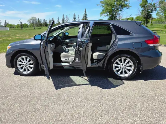 2009 toyota venza awd low mileage