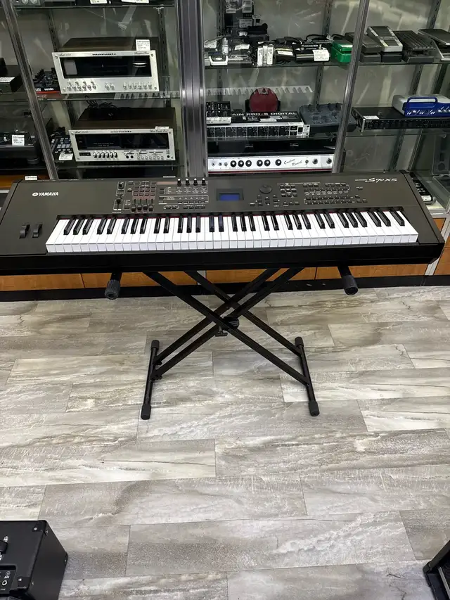 Yamaha S70 XS 76 Key Master Keyboard