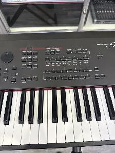 Yamaha S70 XS 76 Key Master Keyboard - Photo 5