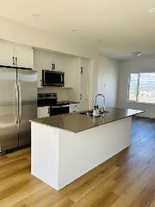 4 Beds 2.5 Baths - Townhouse - Photo 2