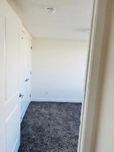 4 Beds 2.5 Baths - Townhouse - Photo 8