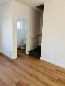 4 Beds 2.5 Baths - Townhouse - Photo 11