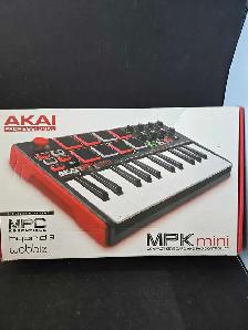 AKAI MPK MINI COMPACT KEYBOARD AND PAD CONTROLLER