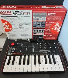 AKAI MPK MINI COMPACT KEYBOARD AND PAD CONTROLLER - Photo 2