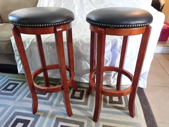 Vinyl Clad Stool Set
