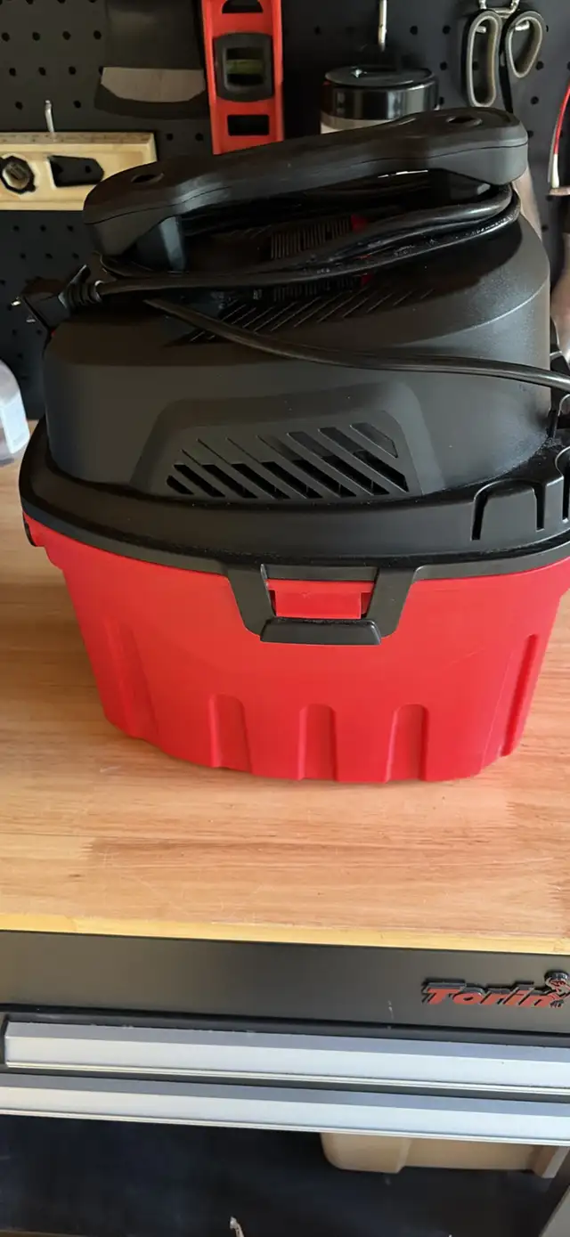 Wet dry Craftsman shop vacuum - portable - new condition