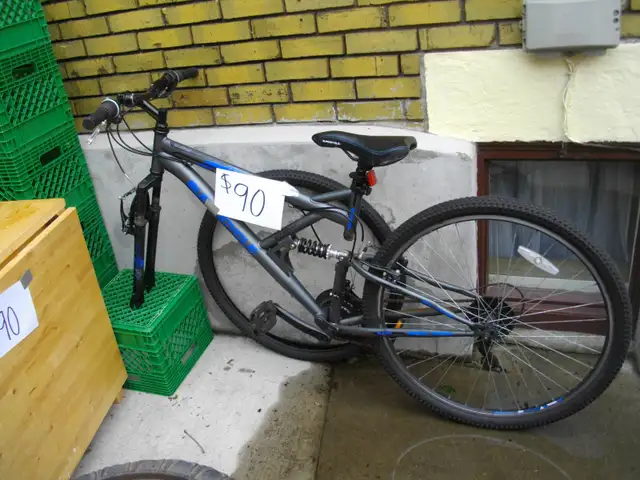 29 INCH BIKE NEEDS FRONT WHEEL