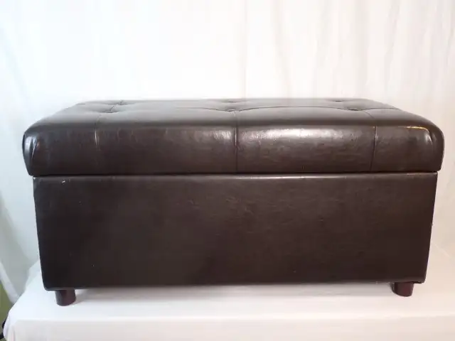 Button Tuffed Ottoman