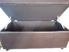 Button Tuffed Ottoman - Photo 3