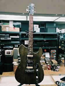 Guitare électrique avec etuit