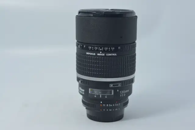 Nikon AF DC-Nikkor 135mm f2.8 D lens Hood Damage ID 2219