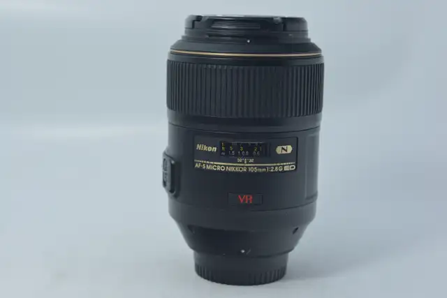 Nikon AF-S Micro Nikkor 105mm f2.8 G ED VR lens ID 2890