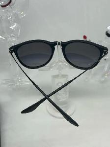 Ray-Ban Erika Classic (RB4171 Polarized black sunglasses - Photo 3