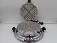 Royal Rochester Red Poppy Waffle Iron - Photo 3