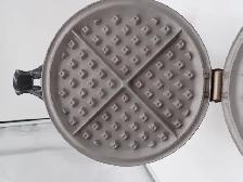 Royal Rochester Red Poppy Waffle Iron - Photo 4