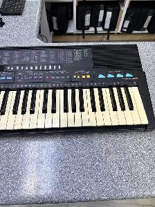 Yamaha PSR-310 Keyboard - Photo 3