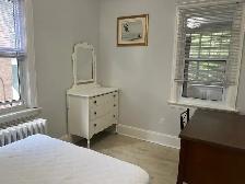 Bright Fully Furnished Bachelor Apt with Sun Porch - Photo 8