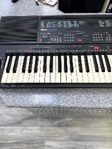 Yamaha PSR-500 Touch Response Keyboard - Photo 2
