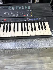 Yamaha PSR-500 Touch Response Keyboard - Photo 3