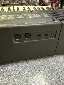 Yamaha PSR-500 Touch Response Keyboard - Photo 4