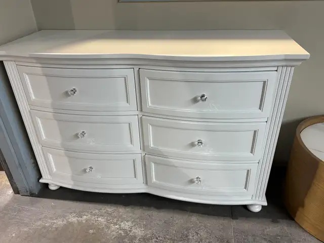White 6 drawer dresser
