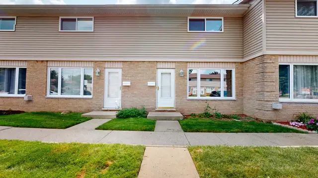 SPACIOUS THREE BEDROOM TOWNHOME BY HOSPITAL
