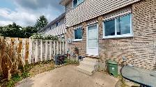 SPACIOUS THREE BEDROOM TOWNHOME BY HOSPITAL - Photo 26