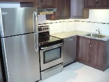 Large Top Floor 2-BR - Grand 2-Chambre au Dernière Étage