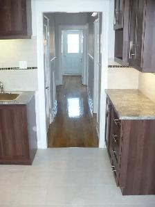 Large Top Floor 2-BR - Grand 2-Chambre au Dernière Étage - Photo 2