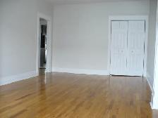 Large Top Floor 2-BR - Grand 2-Chambre au Dernière Étage - Photo 5