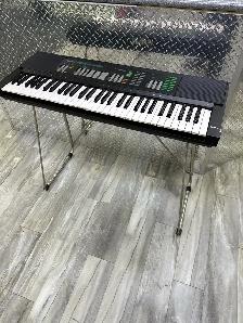 Yamaha PSR-32 Electronic Synthesizer Keyboard With Stand