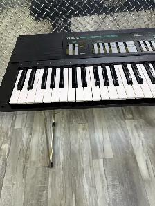 Yamaha PSR-32 Electronic Synthesizer Keyboard With Stand - Photo 2