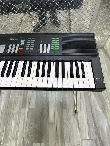 Yamaha PSR-32 Electronic Synthesizer Keyboard With Stand - Photo 3