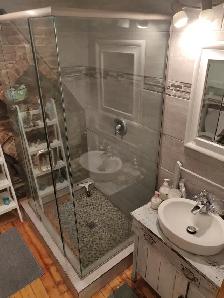Furnished 2 Bedroom Apartment For Rent ALL INCL, near Queen's