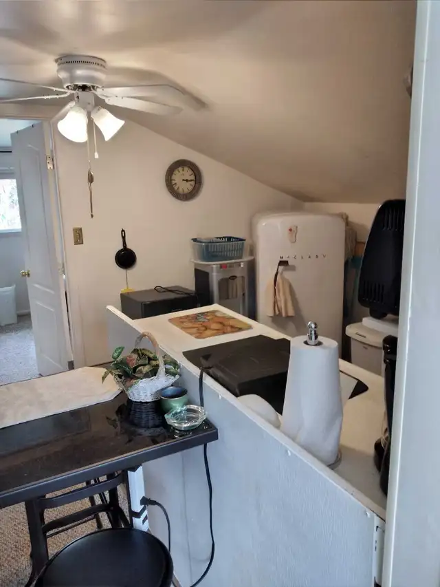 Upstairs 1 Bedroom and kitchentte