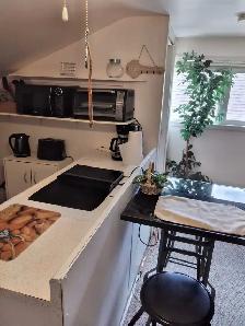 Upstairs 1 Bedroom and kitchentte - Photo 2