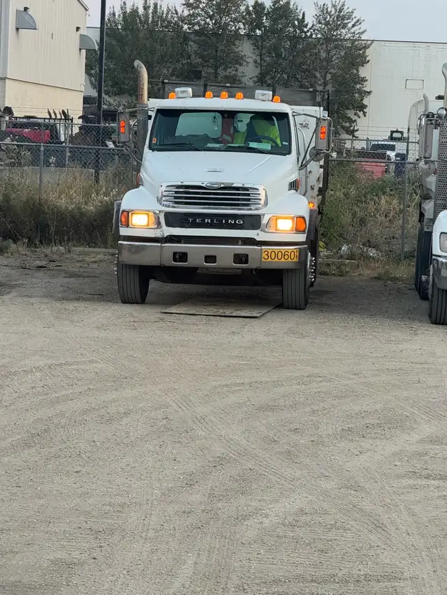 Tandem dump Truck Driver