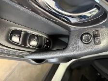 2018 Nissan Rogue SV / AWD / Low-Local Kms. / Finance - Photo 14
