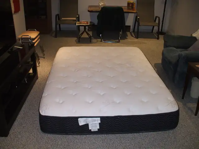 QUEEN SIZE MATTRESS