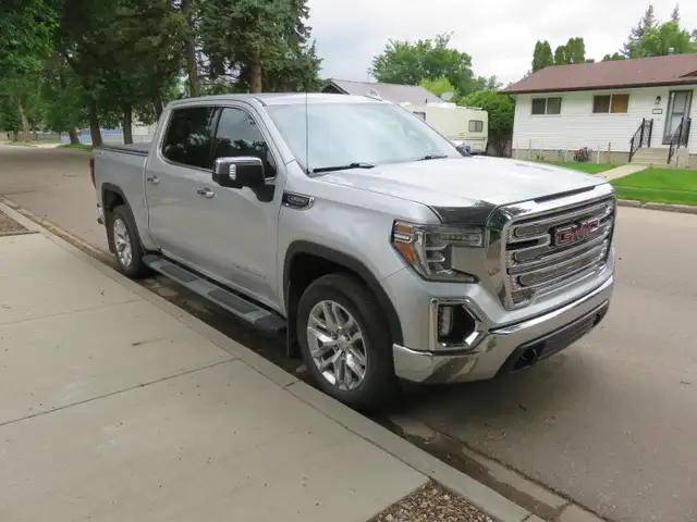 2021 GMC Sierra 1500 SLT Crew Cab 4x4 - premium upgrades