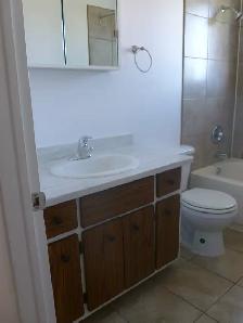 BEAU GRAND 3 1/2 dans un 6 logis, tranquille, frais peint - Photo 5