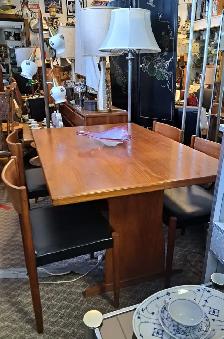 MID CENTURY MODERN TEAK DINING ROOM TABLE AND CHAIRS - Photo 2