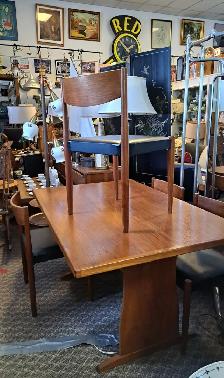 MID CENTURY MODERN TEAK DINING ROOM TABLE AND CHAIRS - Photo 3