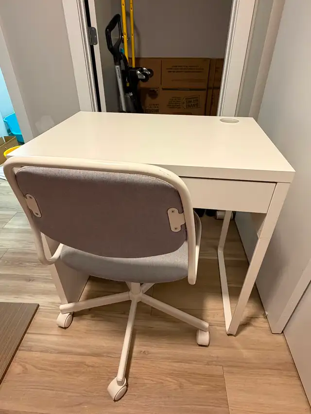 Desk & Adjustable Swivel Chair